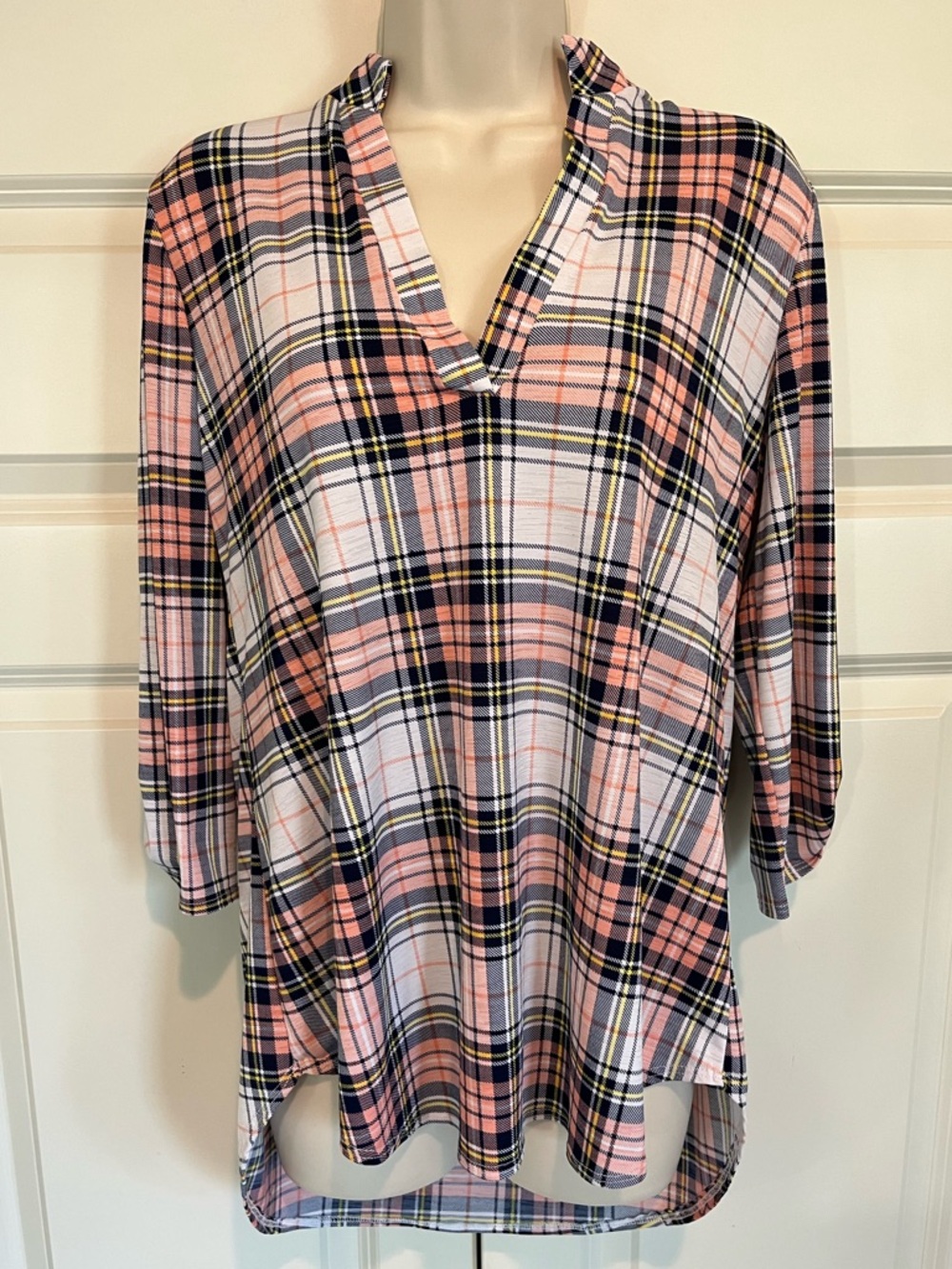 Yahada Peachy Pink Plaid 3/4 Length Sleeve Blouse with Navy Trim Size Medium